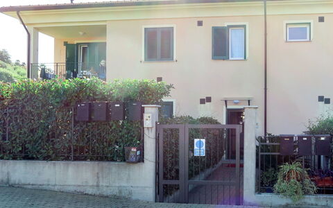 Roseto: Plant, Window, Building, Door, Land Lot, Neighbourhood, House, Residential Area, Wall