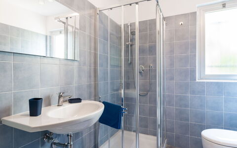 Orizzonte: Bathroom, Property, Room, Tile, Interior Design, Architecture, Real Estate, Building, Plumbing Fixture, Tap