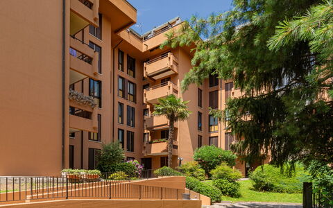 Gaggetto: Plant, Building, Property, Window, Sky, Tree, Urban Design, Neighbourhood, Condominium, Residential Area