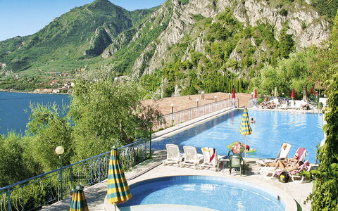 La Limonaia: Swimming Pool, Water, Town, Vacation, Resort Town, Lake, Tourism, Reservoir, Leisure, Resort