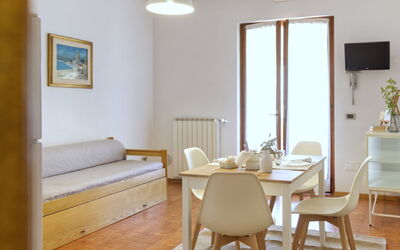 Le Rasole 712.6: Table, Furniture, Chair, Wood, Lighting, Couch, Plant, Interior Design, Floor, Living Room