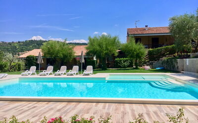 Garda 712: Water, Plant, Sky, Property, Green, Swimming Pool, Rectangle, Azure, Blue
