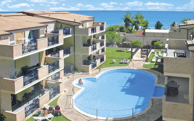 Pineto 640: Water, Cloud, Sky, Property, Building, Azure, Swimming Pool, Urban Design, Architecture, Tree