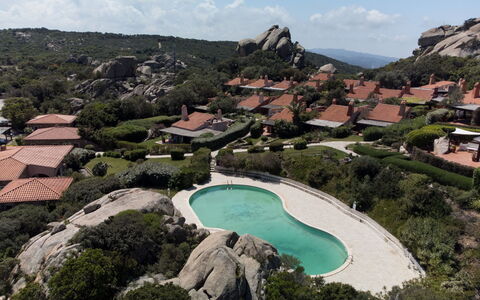 Le Rocce (Pau219): Water, Cloud, Water Resources, Sky, Property, Azure, Nature, Tree, Natural Landscape, Swimming Pool