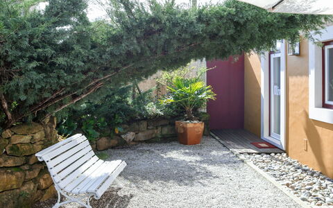 Nazaré 611: Property, House, Tree, Backyard, Yard, Real Estate, Garden, Grass, Building, Home