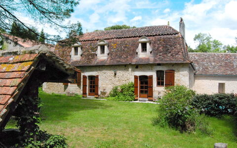 La Borie: Plant, Sky, Cloud, Building, Property, Window, Tree, Land Lot, Vegetation, House