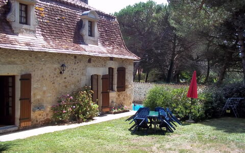 La Borie: Plant, Building, Window, Property, Door, Tree, House, Land Lot, Grass, Neighbourhood