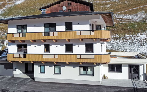 Schöser: Winter, Freezing, Bedroom, Hotel, Glacial Landform, Balcony