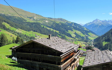 Lippnerhütte: Mountain, Property, Building, Sky, Ecoregion, Green, Natural Landscape, Highland, House, Slope