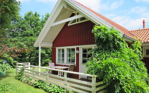 Friedrichsen i: Plant, Sky, Cloud, Building, Window, House, Wood, Land Lot, Shade, Tree