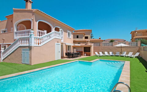 Magia: Property, Building, Real Estate, Swimming Pool, House, Estate, Villa, Home, Residential Area, Mansion