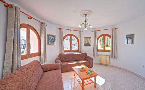 Castillo: Picture Frame, Property, Furniture, Couch, Building, Interior Design, Wood, Table, Living Room, House