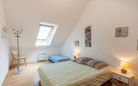Oscar: Furniture, Property, Comfort, Azure, Wood, Textile, Building, Interior Design, Bed Frame, Bed