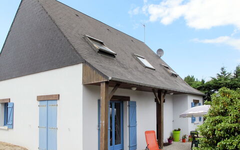 Les Mouettes: Property, House, Building, Roof, Home, Cottage, Real Estate, Architecture, Facade, Residential Area