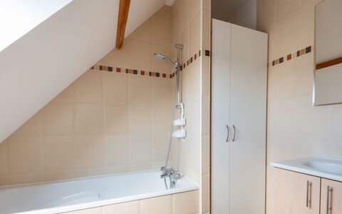 Les Mouettes: Property, Shower Head, Plumbing Fixture, Building, Tap, Shower, Bathroom, Sink, House
