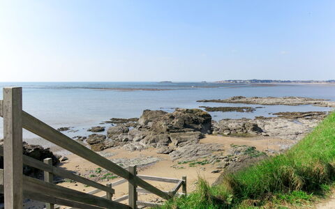 La Lousse: Shore, Sea, Coast, Beach, Ocean, Coastal And Oceanic Landforms, Headland, Bay, Vacation, Sand