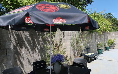 Pors Ar Goff: Umbrella, Tent, Shade, Canopy, Fashion Accessory, Tree, Plant, Tints And Shades