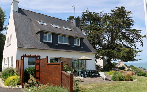 Ker Svea: House, Property, Home, Residential Area, Real Estate, Building, Cottage, Roof, Neighbourhood, Tree