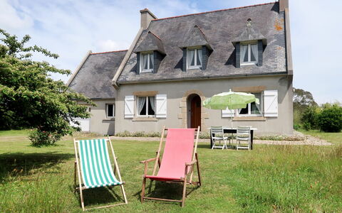 Les Genêts: Sky, Building, Plant, Property, Window, Cloud, Tree, Cottage, House, Land Lot