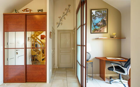 Cassiopée: Property, Furniture, Building, Door, Wood, Interior Design, Architecture, Floor, House