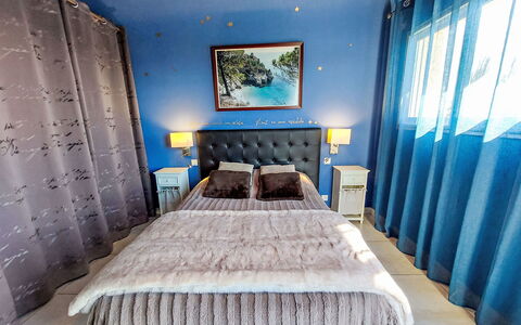 Cassiopée: Furniture, Bed, Interior Design, Bedroom, Floor, Flooring, Bedding, Bed Sheet, Room, Wood