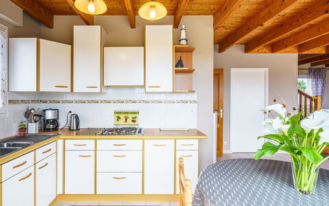 Stereden Vor: Cabinetry, Countertop, Property, Furniture, Plant, Building, Sink, Drawer, Wood, Interior Design