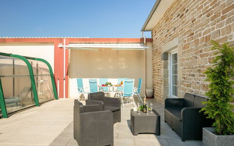 Villa Mor-Eol: Sky, Plant, Shade, Road Surface, Interior Design, Urban Design, Building, Floor, Residential Area, Landscape