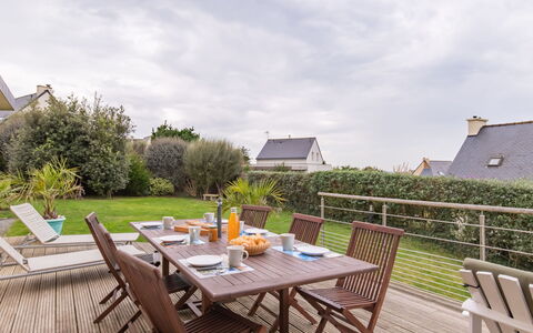 Maison de Plain Pied - Vue Mer: Plant, Cloud, Table, Sky, Furniture, Property, Building, Chair, Outdoor Table, Wood