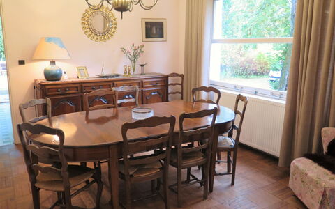 Le Belon: Table, Furniture, Property, Window, Chair, Wood, Interior Design, Building, Picture Frame, Plant