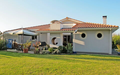 La Clairière: Sky, Plant, Building, Property, Window, House, Land Lot, Grass, Door, Tree