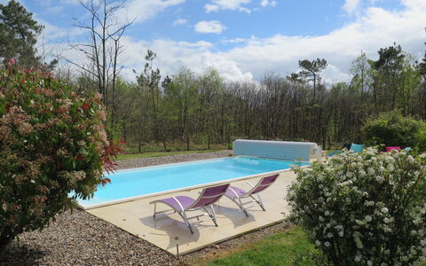 Au Cayroux: Cloud, Water, Plant, Sky, Swimming Pool, Flower, Tree, Shade, Outdoor Furniture, Land Lot