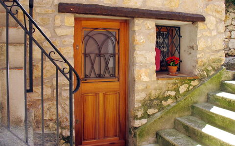 Schöner Stern: Property, Building, Door, House, Architecture, Facade, Window