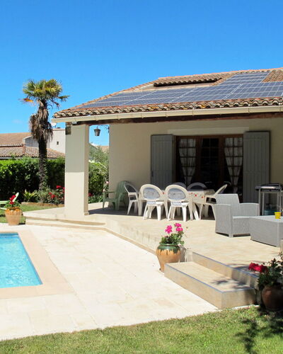 A Qui Sian Ben: Property, House, Home, Building, Real Estate, Residential Area, Swimming Pool, Estate, Backyard, Villa