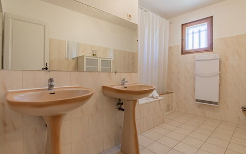 Kasara: Mirror, Tap, Sink, Property, Bathroom Sink, Plumbing Fixture, Wood, Bathroom, Building