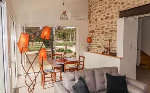 La Machotte: Property, Furniture, Couch, Table, Plant, Wood, Orange, Interior Design, Living Room, Picture Frame