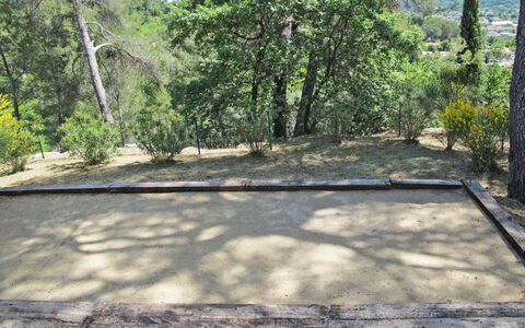 L'Esquirou: Plant, Property, Plant Community, Sky, Nature, Botany, Leaf, Tree, Shade, Road Surface