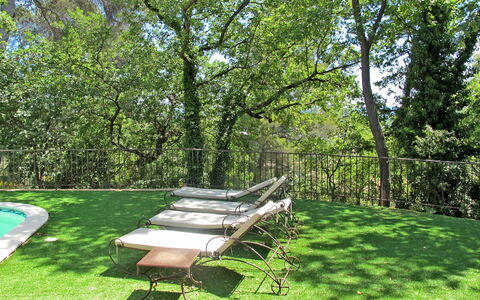 L'Esquirou: Plant, Plant Community, Green, Tree, Shade, Natural Landscape, Outdoor Furniture, Outdoor Bench, Grass, Leisure