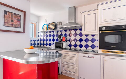 Baie des Lecques: Kitchen, Interior Design, Kitchen Appliance, Major Appliance, Flooring, Countertop, Kitchen Stove, Floor, Stove, Room