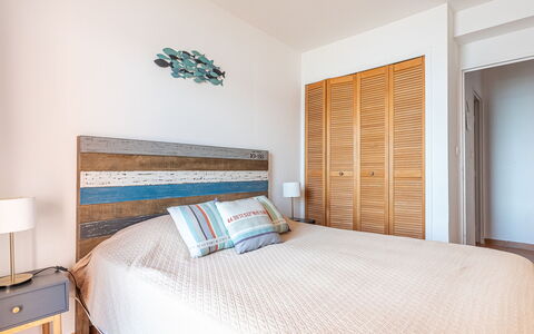 Baie des Lecques: Bed, Bedroom, Furniture, Interior Design, Bedding, Bed Sheet, Wood, Flooring, Floor, Linens