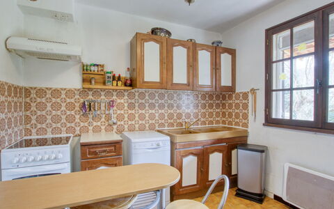 Le Hameau des Launes: Furniture, Cabinetry, Property, Window, Countertop, Wood, Drawer, Interior Design, Lighting, Kitchen