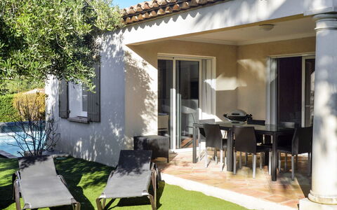 Domaine de L'Eilen V68I: Plant, Building, Property, Furniture, Window, Shade, Interior Design, Chair, Architecture, Door