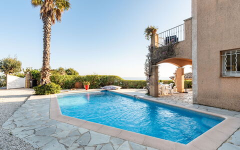 Yalou: Water, Plant, Property, Daytime, Sky, Swimming Pool, Window, Building, Azure, Body Of Water