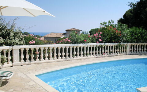 Botteri: Swimming Pool, Property, Vacation, Resort, Leisure, Real Estate, Building, Azure, House, Villa