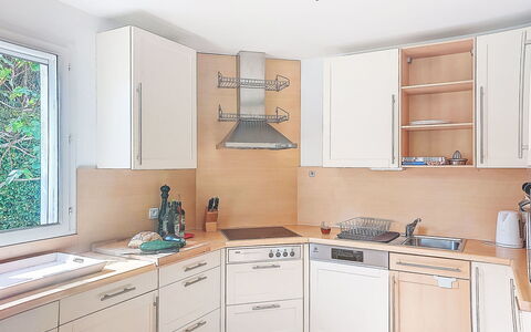Olivier: Kitchen, Kitchen Appliance, Countertop, Cabinetry, Major Appliance, Wood, Furniture, Interior Design, Flooring, Kitchen Sink