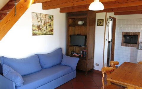 Le Rose Rosse: Furniture, Property, Couch, Building, Interior Design, Wood, Living Room, Architecture, Picture Frame, Floor