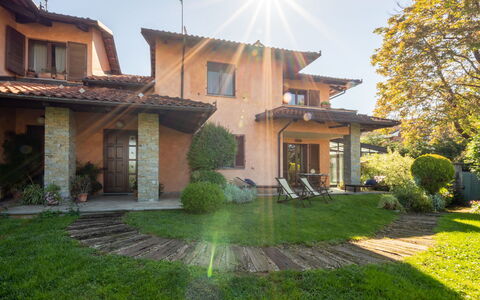 I Briganti: Plant, Building, Sky, Property, Window, Green, House, Tree, Land Lot, Door