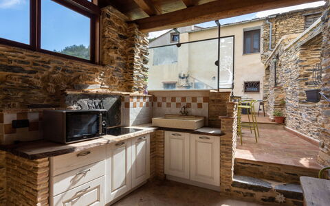 Ca' De Baudo L'Ameican (Tve150): Cabinetry, Countertop, Property, Furniture, Tap, Window, Wood, Kitchen, Building, Kitchen Stove