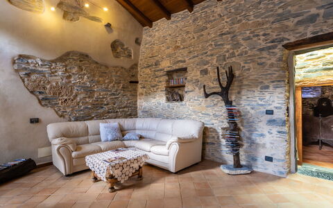 Ca' De Baudo L'Ameican (Tve150): Property, Room, Interior Design, Furniture, Building, Wall, Ceiling, Living Room, House, Floor