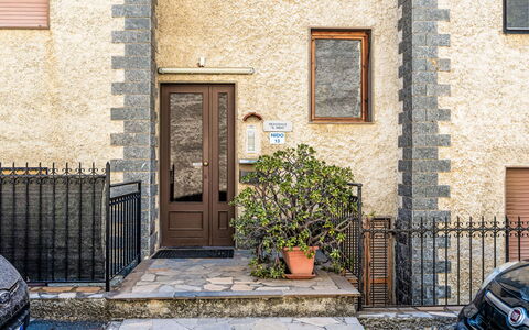 Il Nido: Cottage, Land Lot, Log Cabin, Shore, Reservoir, Shed, Garden Buildings, Sound, Woodland