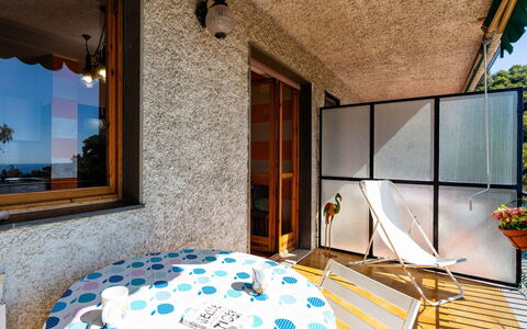 Il Nido: Cottage, Land Lot, Log Cabin, Shore, Reservoir, Shed, Garden Buildings, Sound, Woodland